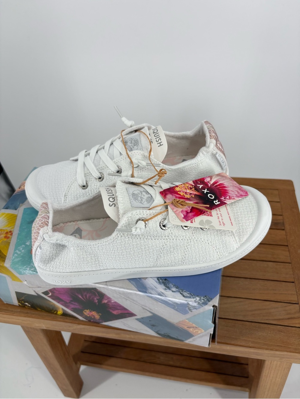 New Roxy Women’s ' White Squish Lace-Up Sneakers with Pink Accent size 7 - Picture 2 of 4